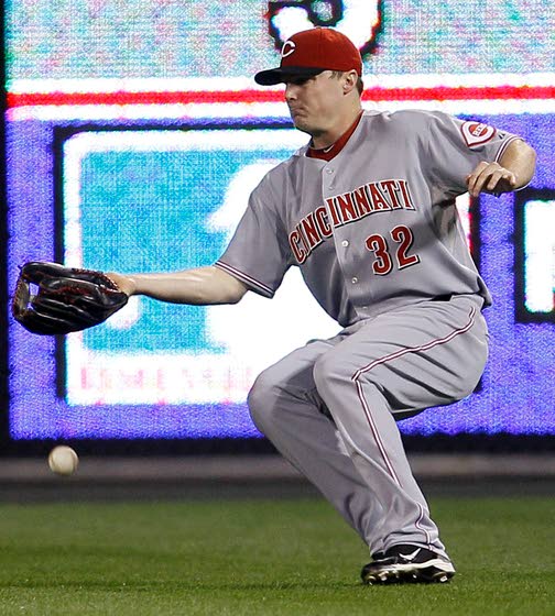 Phils' relievers respond with crisp work